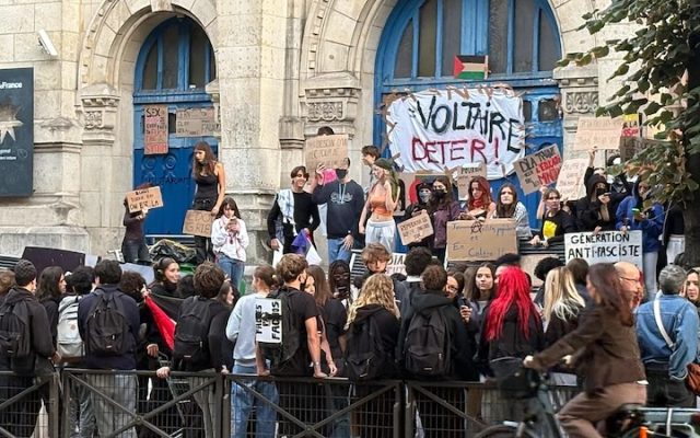 Blocage des lycées : le mouvement de contestation se poursuit avant deux semaines de vacances, mettant un frein aux mouvements de blocage