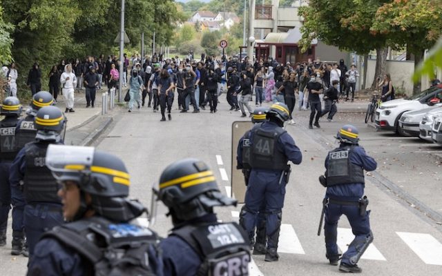 Blocus des lycées : plus de 5.000 gardes à vue et 14 personnes écrouées depuis le début du mouvement