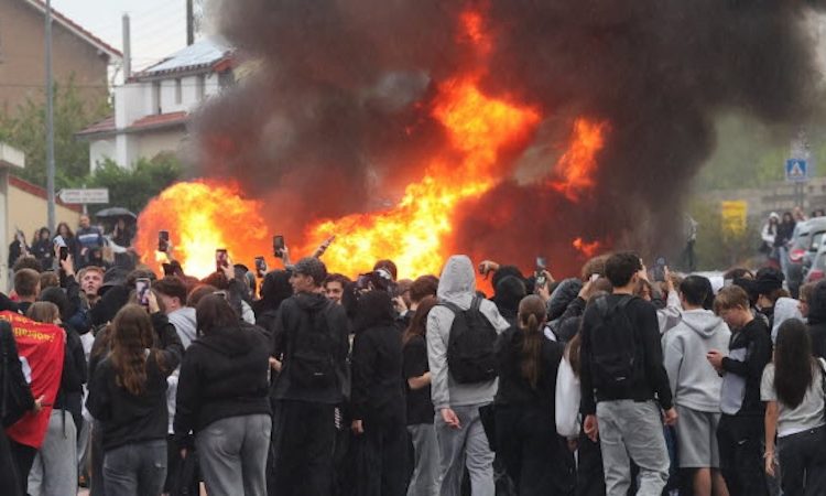 Blocages des lycées : entre 400 et 500 établissements sont fermés ce lundi, 24 ont été «incendiés ou saccagés», annonce Édouard Geffray