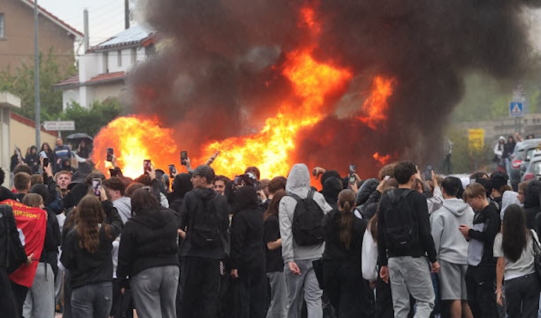 Blocage des lycées : Sébastien Lecornu convoque une cellule interministérielle de crise
