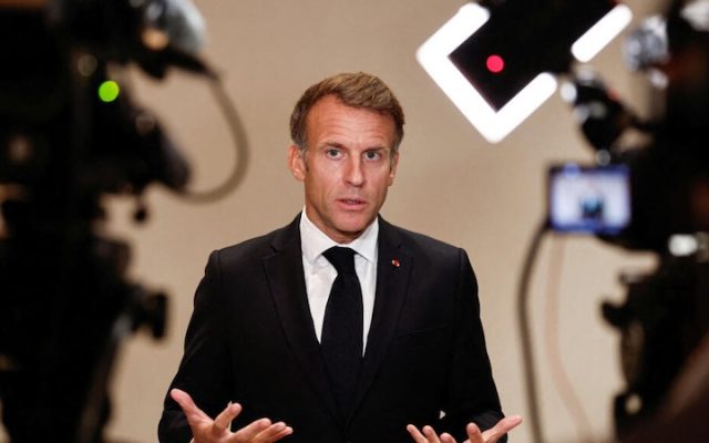Macron annonce une réunion jeudi avec le renseignement et des ministres pour dresser un «compte rendu» sur les violences du 17 octobre et fustige les commentaires « stupides de dirigeants étrangers »