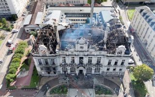 Mairie incendiée à Limoges : un deuxième suspect interpellé, la garde à vue du premier requalifiée pour tentative de meurtre sur un policier