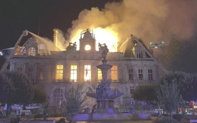 Le 17 octobre a trouvé son symbole : Limoges, la mairie brûlée et détruite