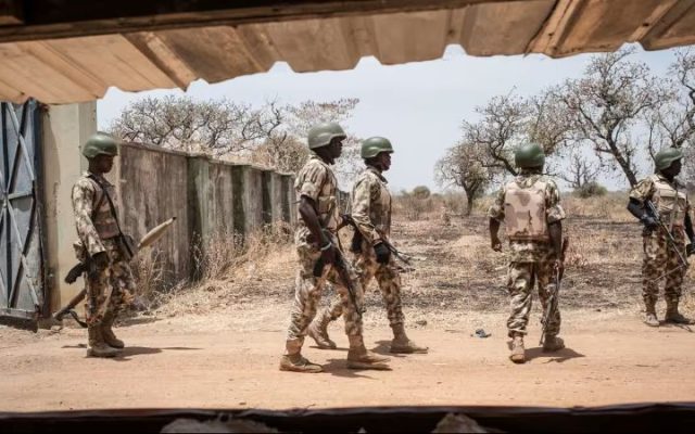 Nigéria : un groupe islamiste attaque une caserne de l&rsquo;armée et fait au moins 20 morts