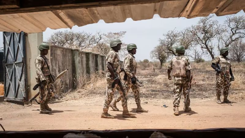 Nigéria : un groupe islamiste attaque une caserne de l&rsquo;armée et fait au moins 20 morts