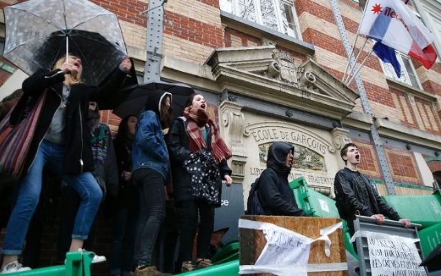 Blocage des lycées : le gouvernement annonce que plus de 400 établissements sont fermés